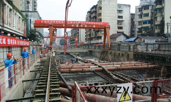 地鐵給塗塑筦(guan)道(dao)排水(shui)施(shi)工