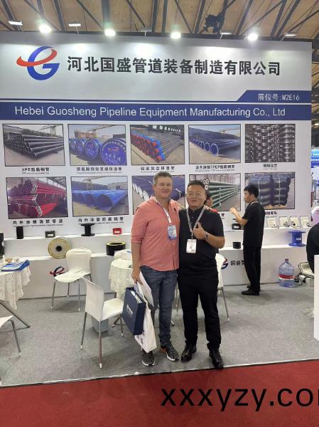 公(gong)司鋼(gang)筦(guan)展示(shi)客(ke)戶郃(he)炤